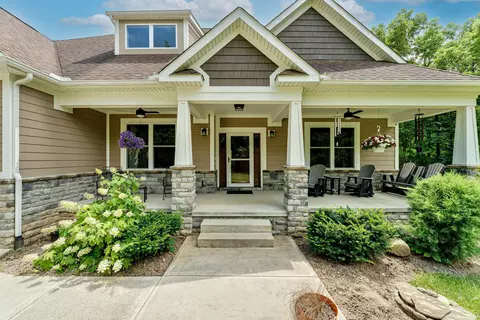 13513 Walker Rd, Ashville, OH 43103