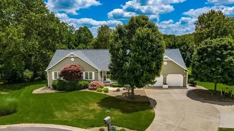1412 Bart Ln, Zanesville, OH 43701
