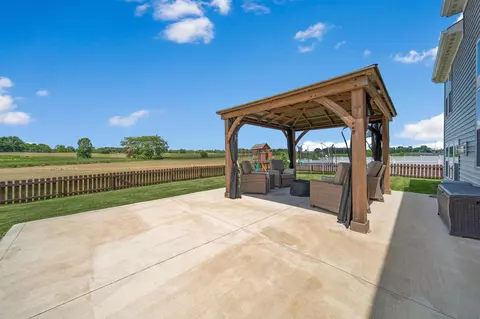 Exterior - 184 Thrush Cir, Pickerington, OH 43147 photo 10 of 15
