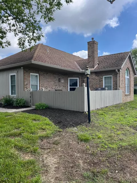 5705 Willow Lake Dr, Grove City, OH 43123