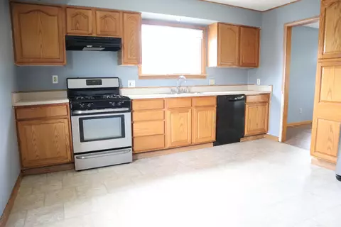 Kitchen - 165 Sunset Dr, Circleville, OH 43113 photo 2 of 2