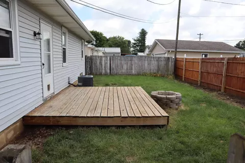 Exterior - 165 Sunset Dr, Circleville, OH 43113 photo 2 of 3
