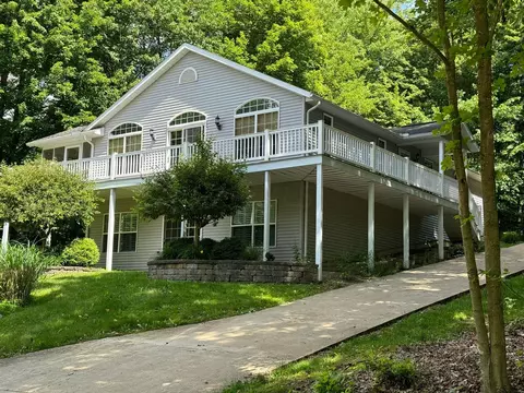 684 King Beach Dr, Howard, OH 43028