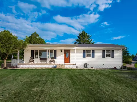 1290 Carrie Cir, Zanesville, OH 43701