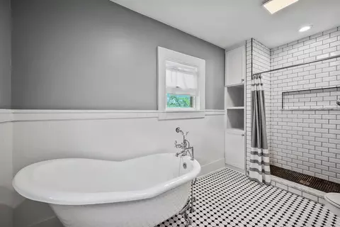 Bath - 35 Hillside Dr, Delaware, OH 43015 photo 4 of 6
