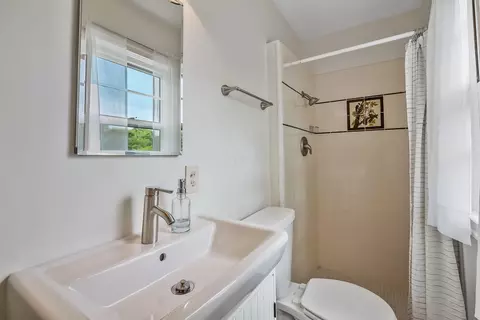 Bath - 35 Hillside Dr, Delaware, OH 43015 photo 1 of 6
