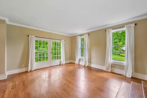 Living - 35 Hillside Dr, Delaware, OH 43015 photo 6 of 11