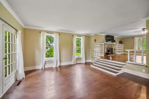 Living - 35 Hillside Dr, Delaware, OH 43015 photo 4 of 11