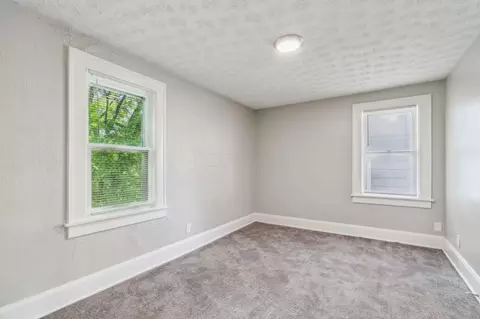 Bedroom - 930 E Main St, Lancaster, OH 43130 photo 4 of 8