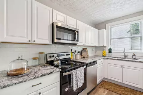 Kitchen - 930 E Main St, Lancaster, OH 43130 photo 1 of 4