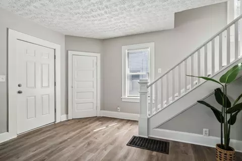 Entry Way - 930 E Main St, Lancaster, OH 43130 photo 2 of 3