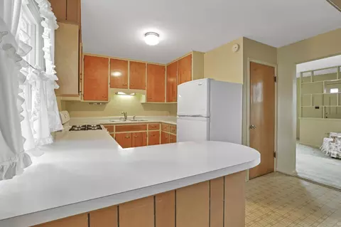 Kitchen - 255 Sunset Dr, Circleville, OH 43113 photo 2 of 7