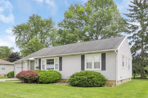 Exterior - 255 Sunset Dr, Circleville, OH 43113 photo 6 of 11