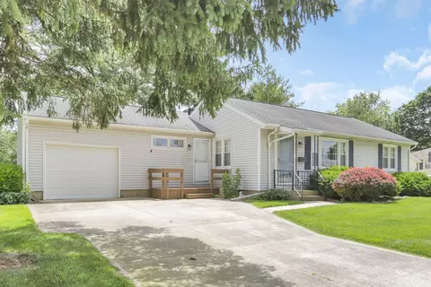 Exterior - 255 Sunset Dr, Circleville, OH 43113 photo 3 of 11