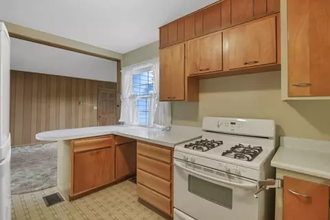 Kitchen - 255 Sunset Dr, Circleville, OH 43113 photo 4 of 7