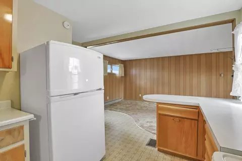 Kitchen - 255 Sunset Dr, Circleville, OH 43113 photo 5 of 7