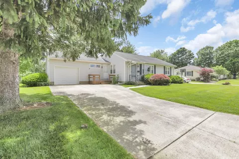 Exterior - 255 Sunset Dr, Circleville, OH 43113 photo 4 of 11