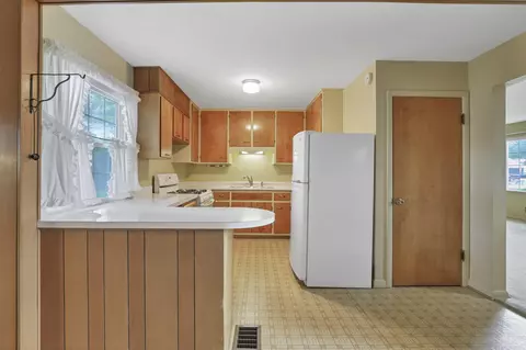 Kitchen - 255 Sunset Dr, Circleville, OH 43113 photo 1 of 7