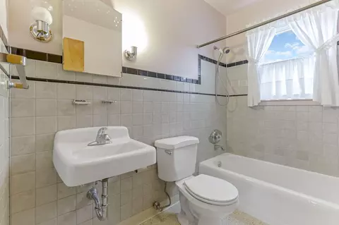 Bath - 255 Sunset Dr, Circleville, OH 43113 photo 1 of 3