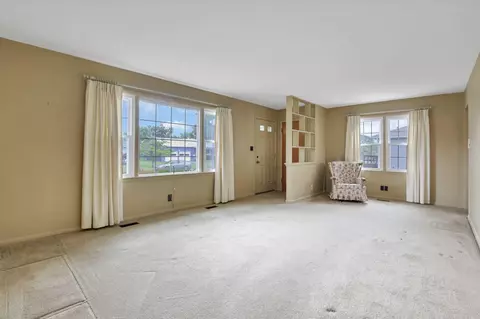 Living - 255 Sunset Dr, Circleville, OH 43113 photo 1 of 6