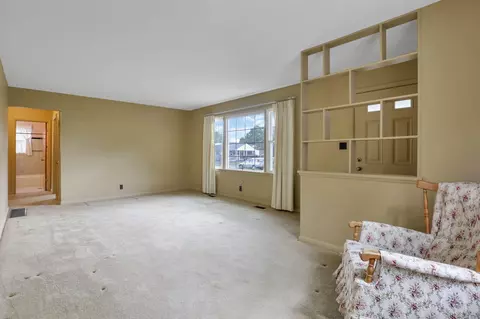 Living - 255 Sunset Dr, Circleville, OH 43113 photo 3 of 6