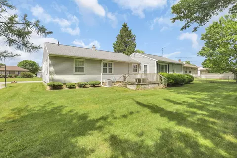 Exterior - 255 Sunset Dr, Circleville, OH 43113 photo 7 of 11