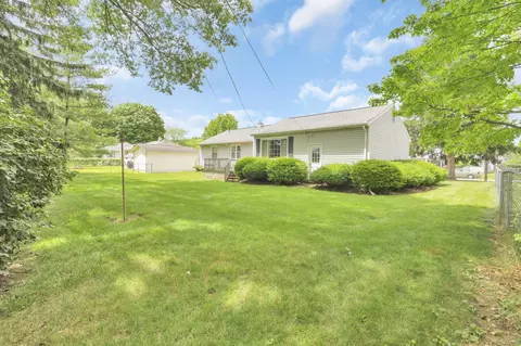 Exterior - 255 Sunset Dr, Circleville, OH 43113 photo 9 of 11