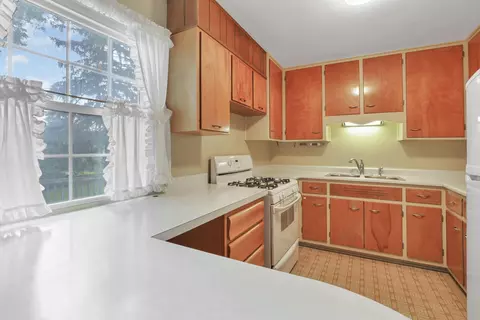 Kitchen - 255 Sunset Dr, Circleville, OH 43113 photo 3 of 7