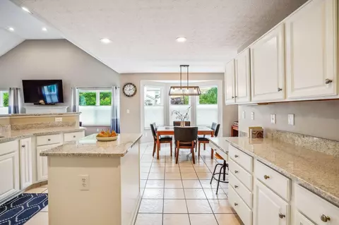 Kitchen - 6403 Monaghan Dr, Dublin, OH 43016 photo 3 of 8