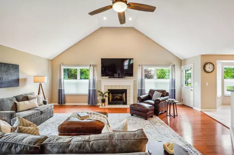 Living - 6403 Monaghan Dr, Dublin, OH 43016 photo 2 of 5