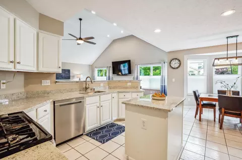 Kitchen - 6403 Monaghan Dr, Dublin, OH 43016 photo 2 of 8