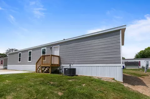 13 Spring Lake Ct, Delaware, OH 43015