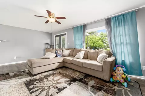 Living - 362 Cedar Hts, Circleville, OH 43113 photo 4 of 4