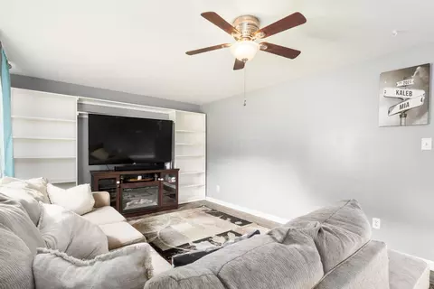 Living - 362 Cedar Hts, Circleville, OH 43113 photo 3 of 4