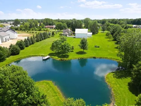 957 Peachblow Rd, Lewis Center, OH 43035
