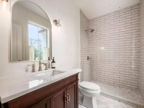 Bath - 10245 Split Rock Ct, Orient, OH 43146 photo 3 of 8