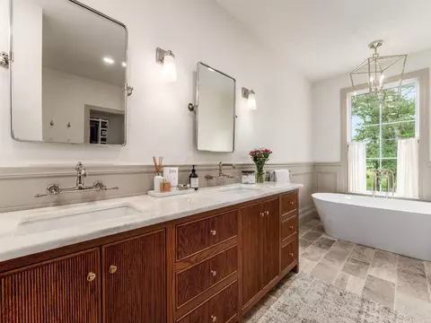 Bath - 10245 Split Rock Ct, Orient, OH 43146 photo 7 of 8