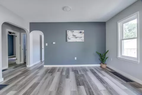 Living - 2108 Kenton St, Springfield, OH 45505 photo 3 of 4