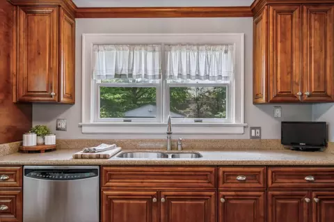 93 E Torrence Rd, Columbus, OH 43214 photo 8