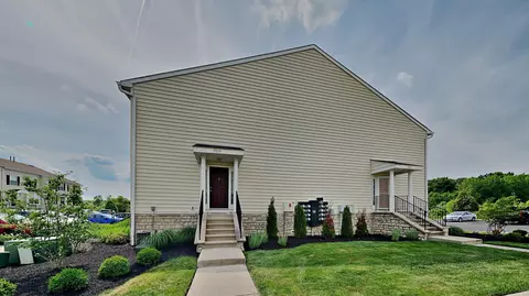 7010 Monarchos Dr, New Albany, OH 43054