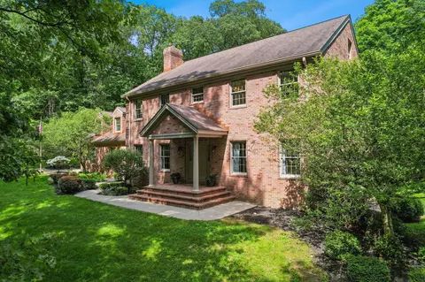 100 Phillips Glen Dr, Granville, OH 43023