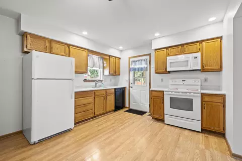 Kitchen - 144 E Postal Ave, Newark, OH 43055 photo 2 of 2