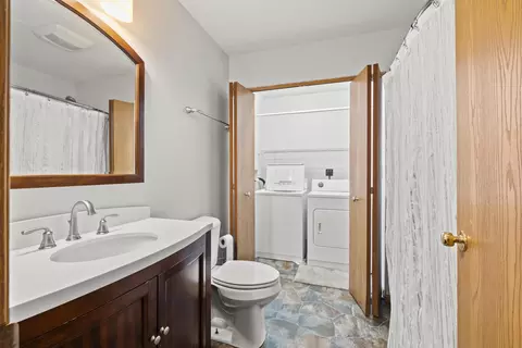 Bath - 144 E Postal Ave, Newark, OH 43055 photo 2 of 3