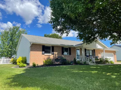 1524 Greensview Ln, Washington Court House, OH 43160