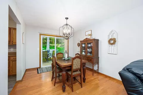 Dining - 850 Walnut Dr, Logan, OH 43138 photo 2 of 2