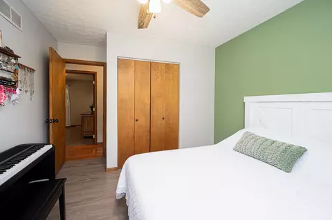 Bedroom - 850 Walnut Dr, Logan, OH 43138 photo 6 of 6