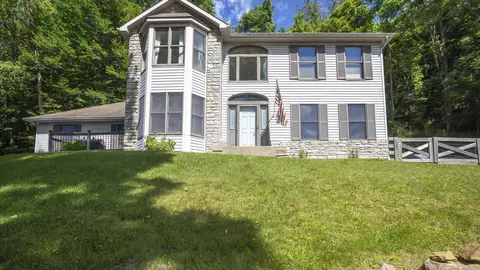 856 Briar Hill Dr, Newark, OH 43055