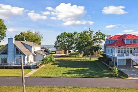 8224 E Lake Blvd, Marblehead, OH 43440
