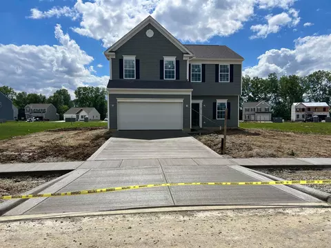 48 Thoreau Dr, Ashville, OH 43103