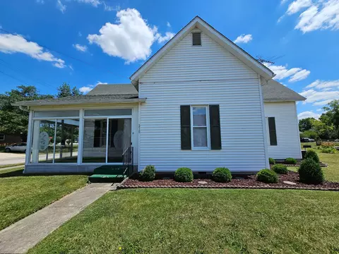 210 S Main St, New Holland, OH 43145
